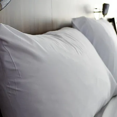 Slaney Suites Hotel 3*